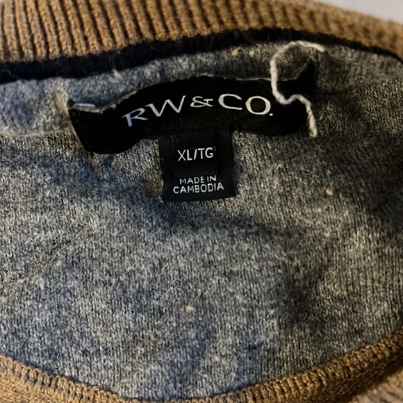 Brown crewneck - Picture 2 of 3